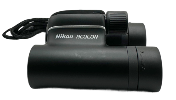 Nikon Aculon T01 dalekozor, kompaktan i lagan za promatranje prirode ili sportskih događanja.