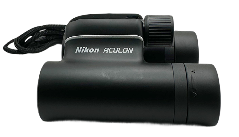 Nikon Aculon T01 dalekozor, kompaktan i lagan za promatranje prirode ili sportskih događanja.