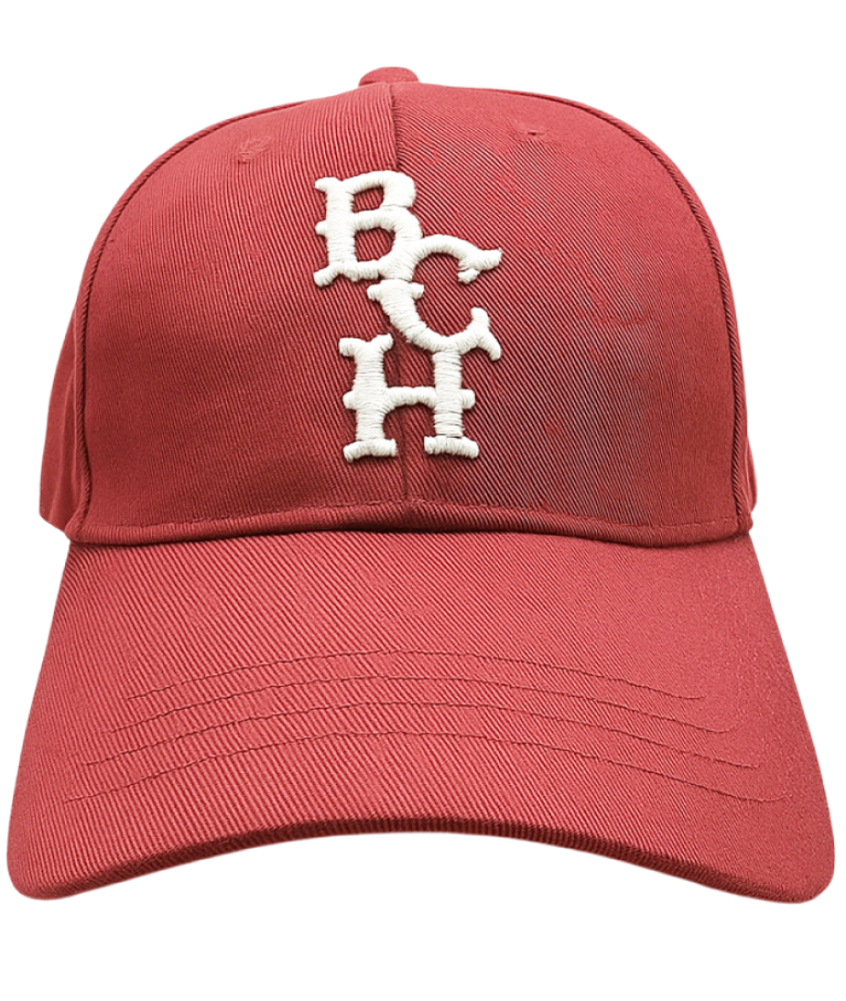 Punainen Bench Baseball-lippis, jossa valkoinen BCH-logo edessä. Trendikäs päähine arkeen ja vapaa-aikaan.