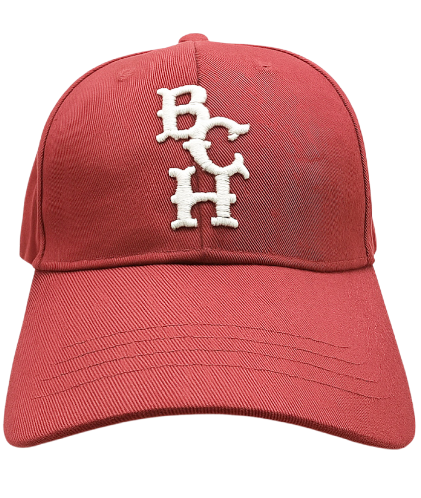 Punainen Bench Baseball-lippis, jossa valkoinen BCH-logo edessä. Trendikäs päähine arkeen ja vapaa-aikaan.