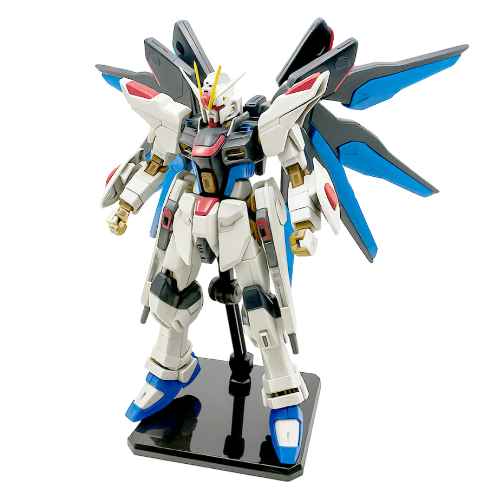 Gundam Strike Freedom figuriini telineellä, yksityiskohtainen keräilyhahmo tuotesivulla.