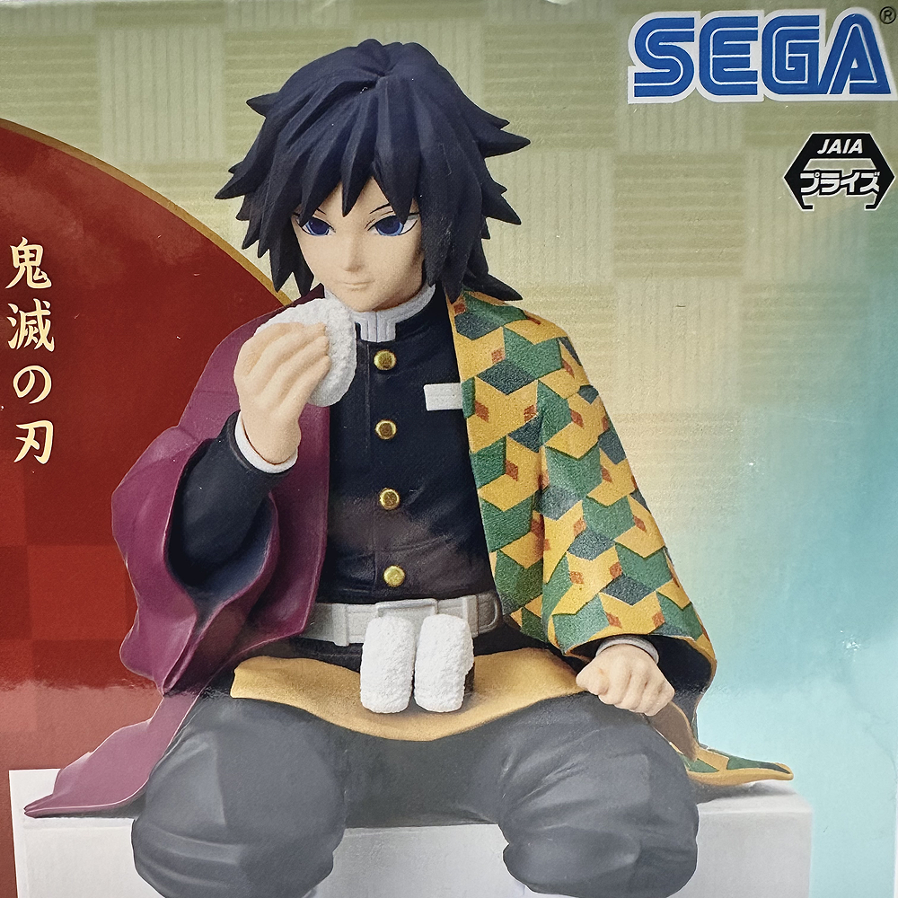 SEGA Demon Slayer Tomioka figuriini fanituote, istuva hahmo kimonossa, kädessä riisipallo.