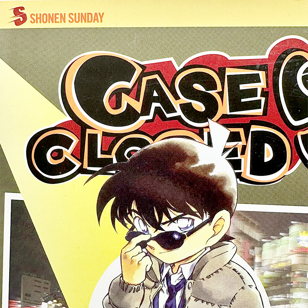 Detective Conan Osa 37 anime manga -sarjakuvan kansikuva, jossa päähenkilö pitää aurinkolaseja.