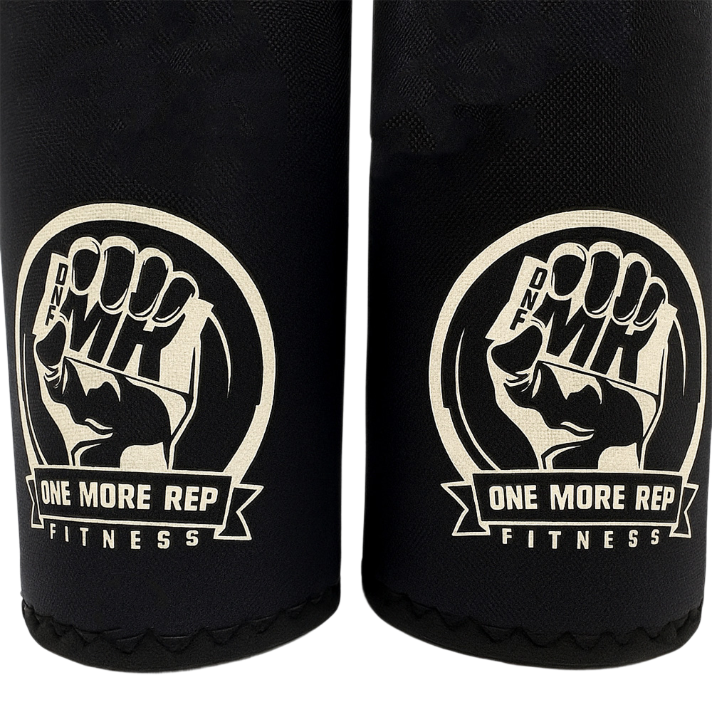 One More Rep štitnici za koljena za fitness, crni dizajn s logom, idealni za wellness i zaštitu pri vježbanju.