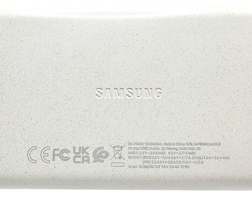 Samsung vara akku, valkoinen varavirtalähde tuotesivulla, tilavuus 10 000 mAh