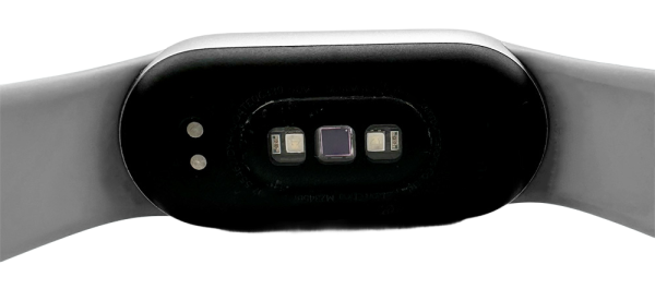 Capteur au dos de la Xiaomi Smart Band 9, montre sportives idéale pour suivi d’activité et santé