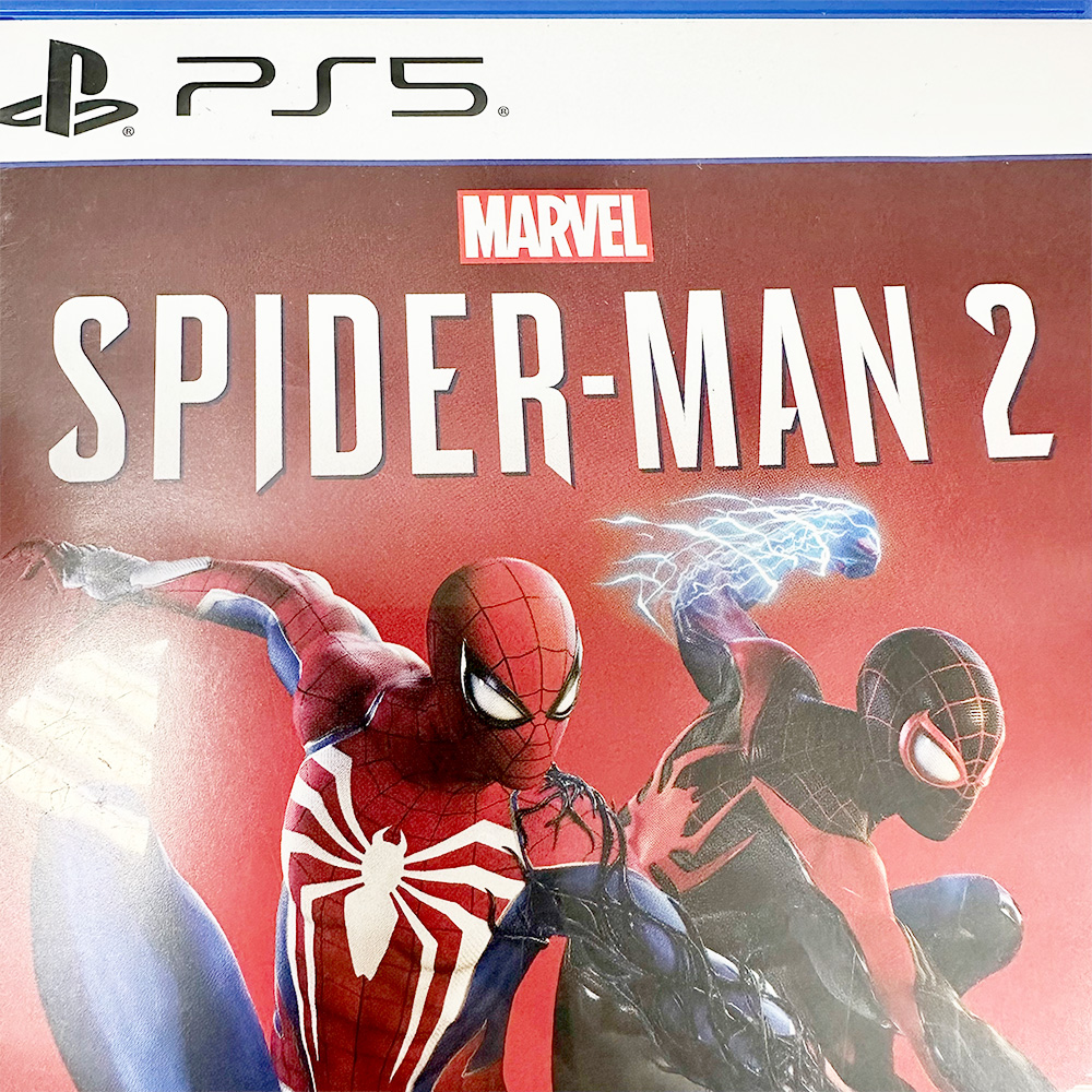PS5-pelit: Marvel Spider-Man 2 -pelin kansikuva, jossa kaksi Hämähäkkimiestä toiminta-asennossa.