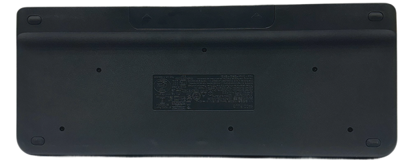 Vue arrière du Logitech K400, l’un des claviers logitech sans fil conçus pour un usage domestique polyvalent.
