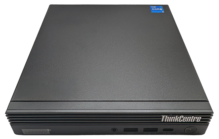 Lenovo ThinkCentre M70q Gen 5 pöytätietokone, edestä katsottuna, musta kompakti runko.