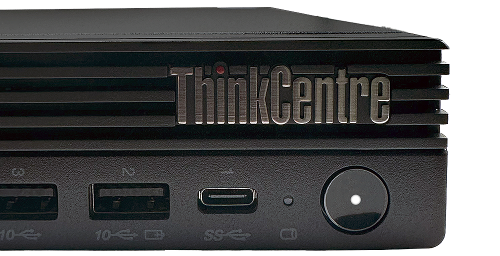ThinkCentre M70q Gen 5 pöytätietokoneen etupaneeli, jossa näkyy ThinkCentre-logo ja liitännät.