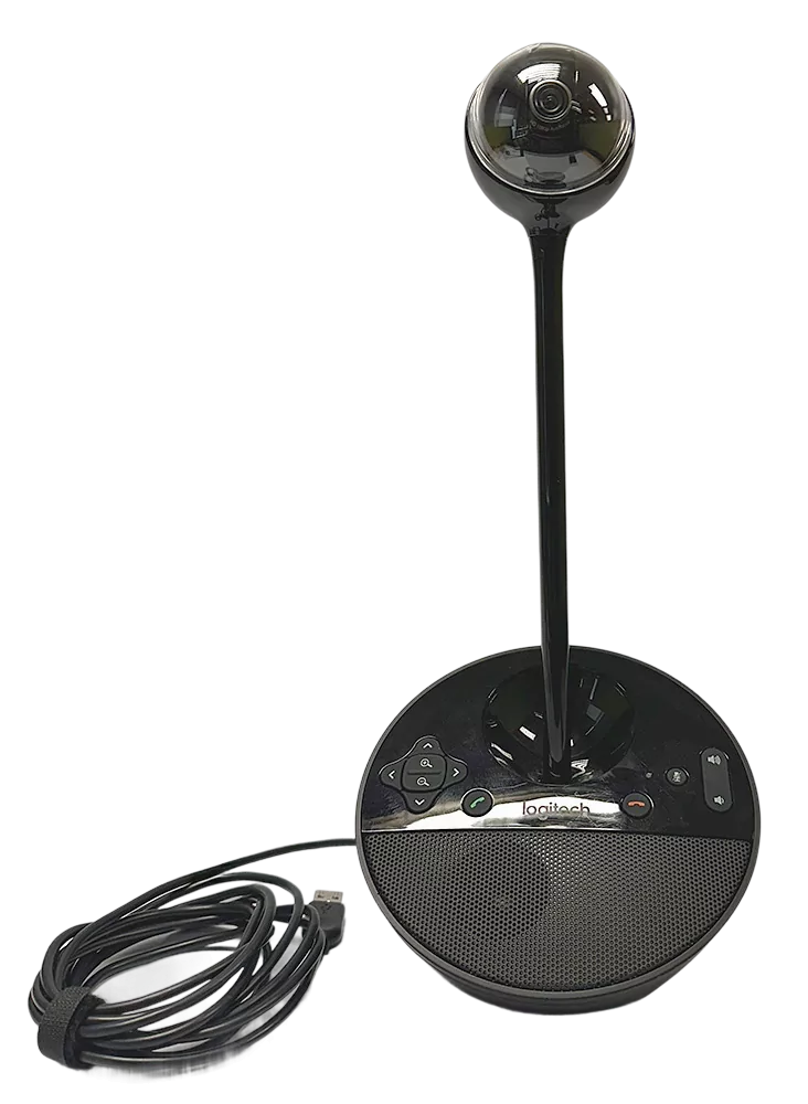 Logitech BCC950 konferenssikamera pöydällä, mukana USB-johto.