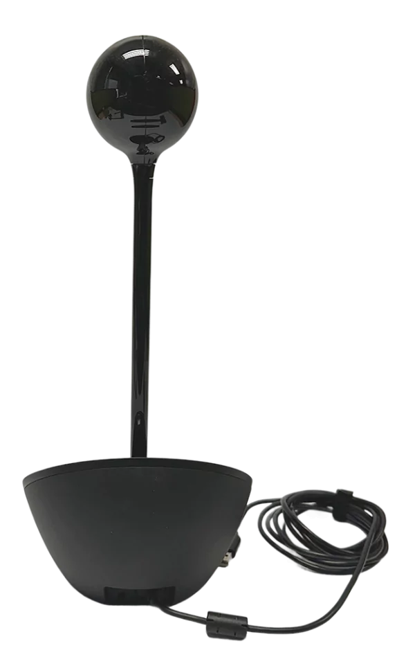 Konferenční kamera Logitech BCC950 s vestavěným mikrofonem a připojovacím kabelem.