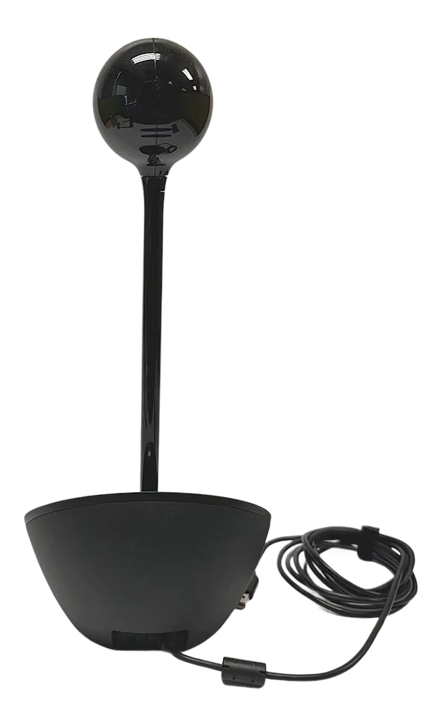 Konferenční kamera Logitech BCC950 s vestavěným mikrofonem a připojovacím kabelem.