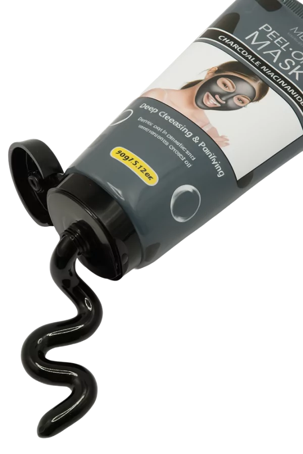 Tubo di Megan Maschera Peel-Off al Carbone con prodotto nero in uscita.