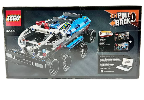 LEGO Technic 42090 rinkinys su lenktyniniu automobiliu, parodytas dėžutėje.