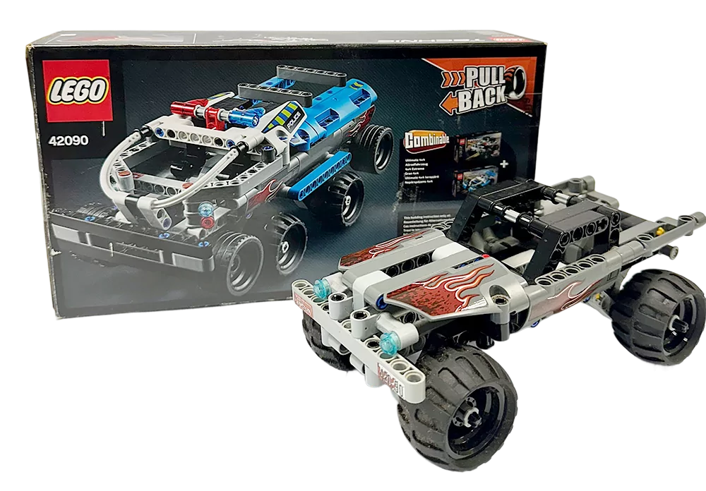 LEGO Technic 42090 automobilio modelis ir jo dėžutė su ryškiomis detalėmis.