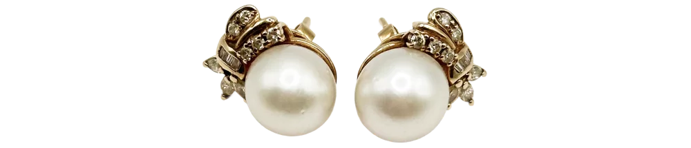 Herini za dhahabu zenye lulu na mapambo ya mawe madogo zinazoangaza.