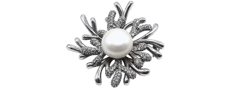 Oq marvaridli, kumushdan yasalgan dekorativ brosh – Marjonli Kumush Bros mahsuloti.