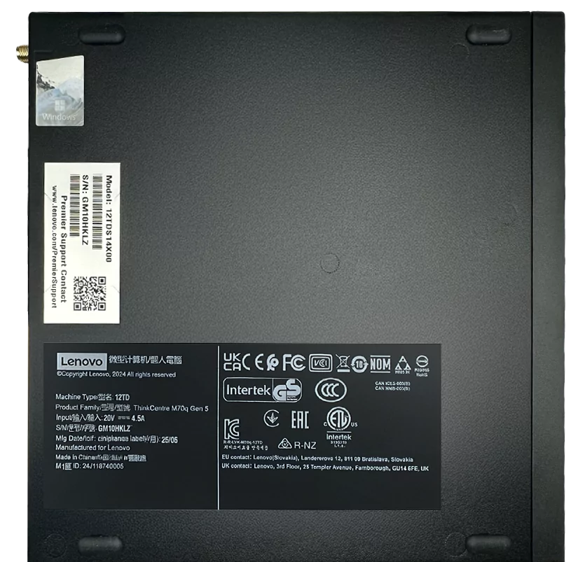 Bahagian bawah Lenovo ThinkCentre M70q Gen 5 dengan label spesifikasi dan pelekat maklumat produk.